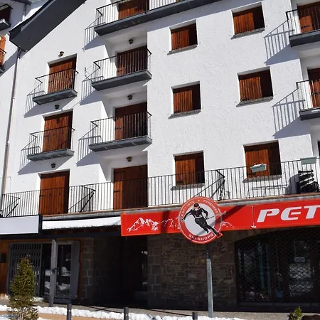 Ibon Cove, En Frente De Las Pistas De Formigal
